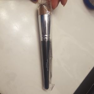 Liquid foundation brush